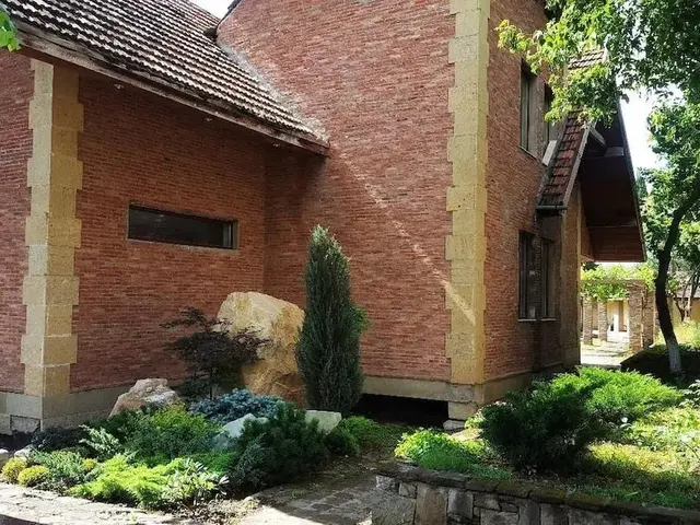фото отеля Rare house with garden in Tbilisi изображение №1