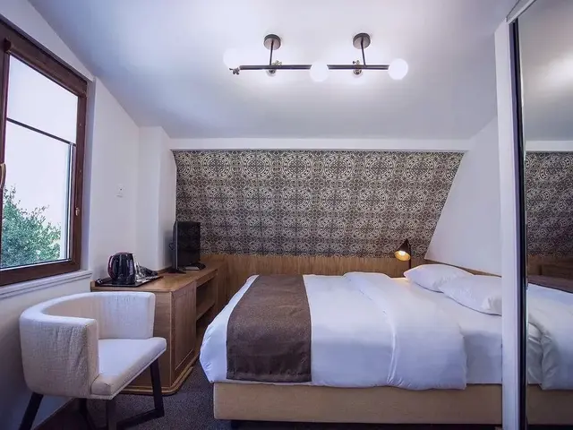 фото Crowns Hotel изображение №10