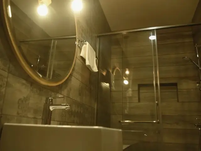 фото Crowns Hotel изображение №6