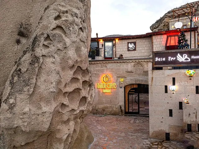 фото отеля Bala Cave House изображение №1