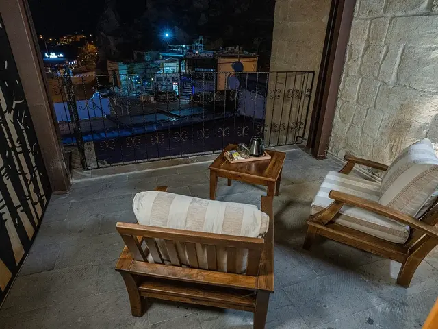 фото Bala Cave House изображение №2