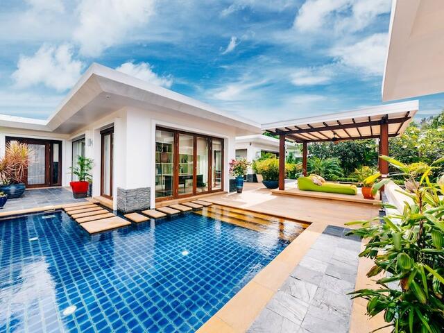 фото отеля 5 Bedroom Beach Front Villa Lotus изображение №1