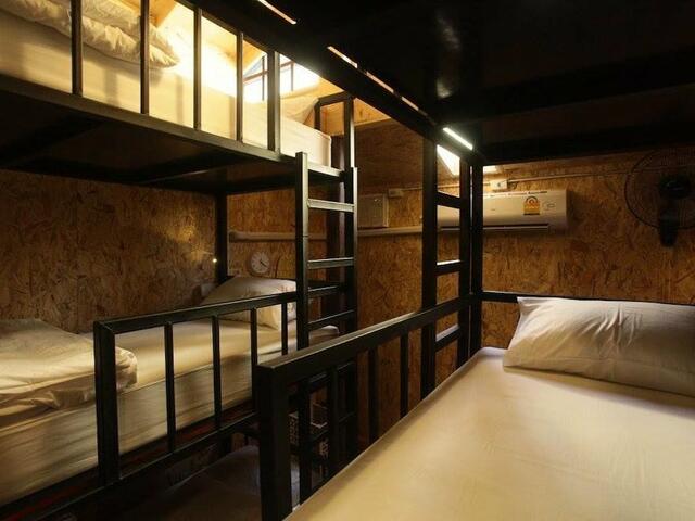 фото The Local Surasak Hostel изображение №2