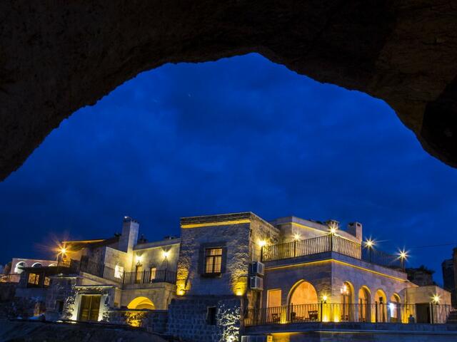фото отеля Caldera Cave Hotel изображение №1