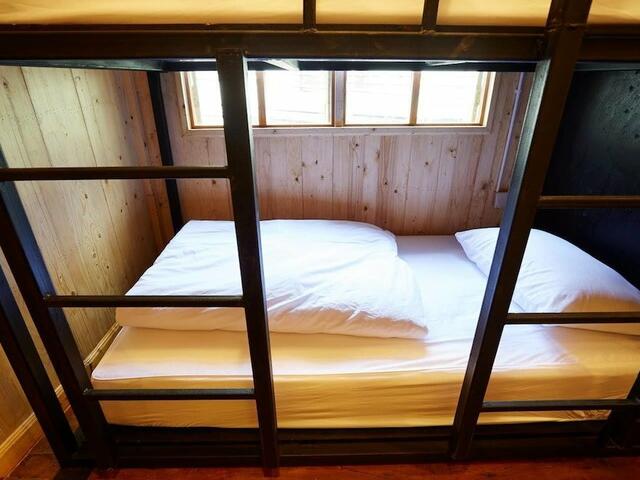 фотографии отеля The Local Surasak Hostel изображение №23