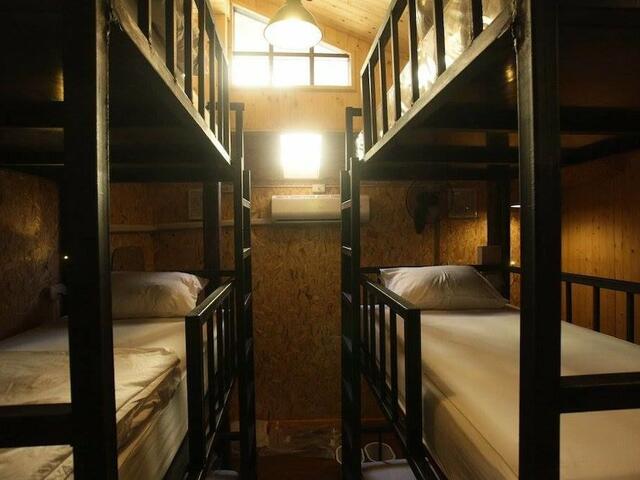 фото The Local Surasak Hostel изображение №10