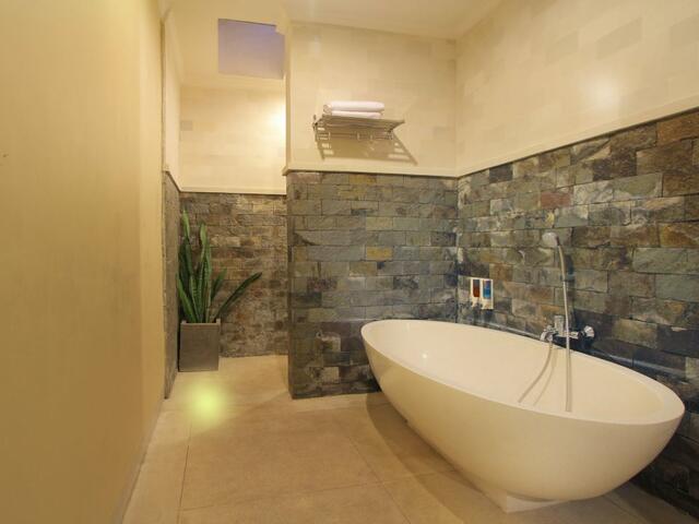 фото отеля Lotus Tirta Seminyak изображение №17