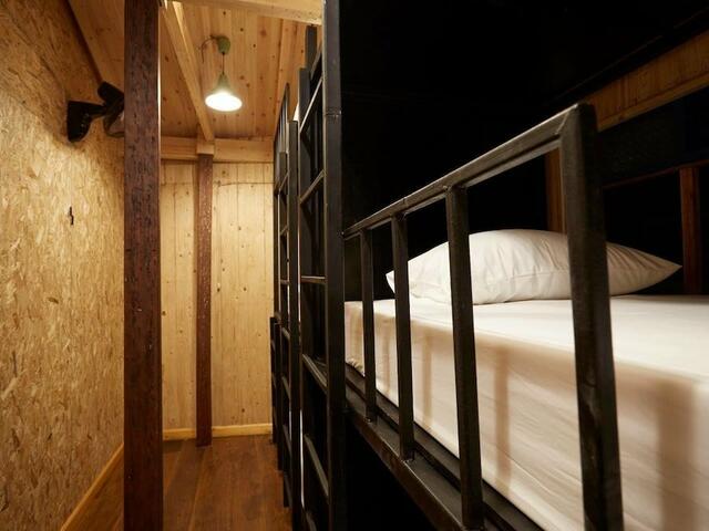 фото The Local Surasak Hostel изображение №22