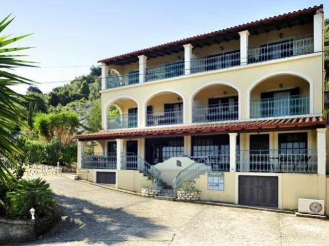 фото отеля Dimitrios Apartments изображение №1