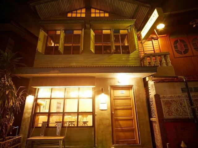 фото отеля The Local Surasak Hostel изображение №1