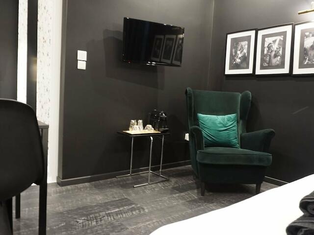 фото отеля Exclusive Design Studio with Yard изображение №5