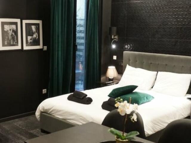 фотографии отеля Exclusive Design Studio with Yard изображение №15