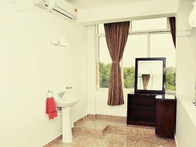 фото отеля White Feather Guest House изображение №17