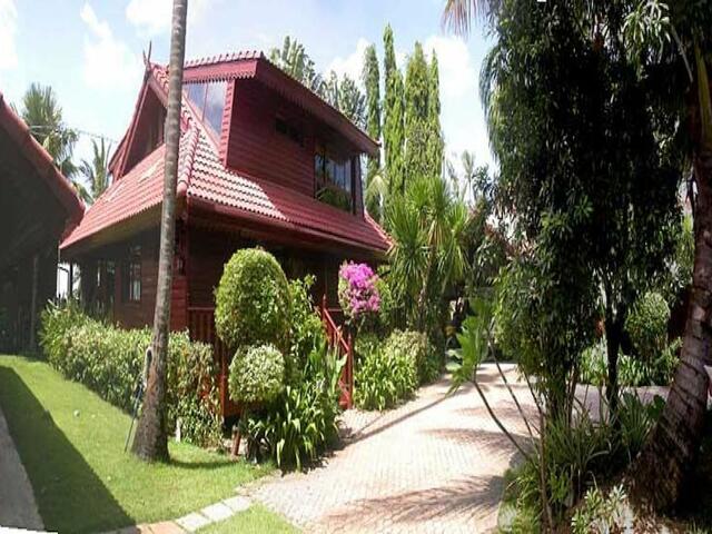 фото отеля 5BR Beachfront Villa Bangrak изображение №1