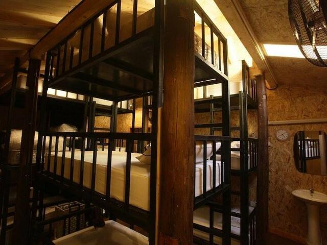 фотографии The Local Surasak Hostel изображение №20
