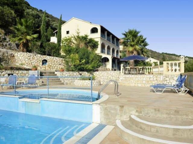 фото отеля Dimitrios Apartments изображение №5