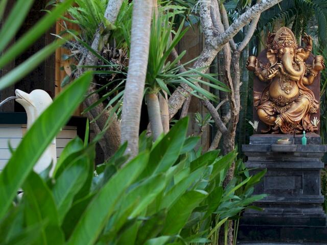 фото отеля Lotus Tirta Seminyak изображение №5
