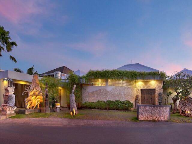 фото отеля XXL Seminyak Sunset Boutique Villa изображение №1
