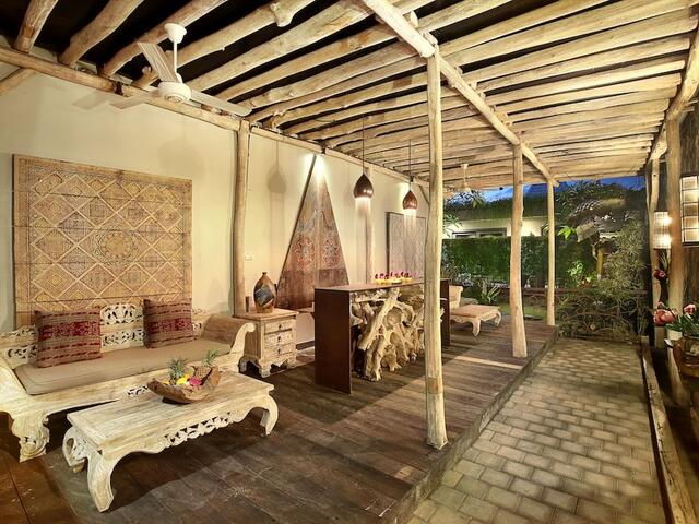 фотографии отеля XXL Seminyak Sunset Boutique Villa изображение №7