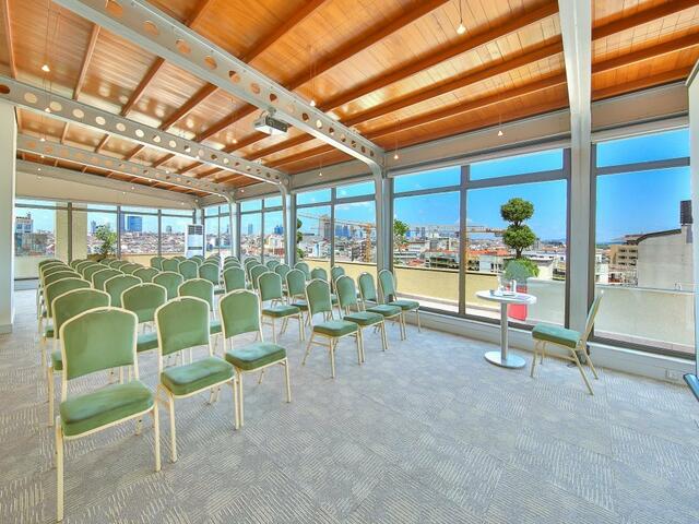 фото Ramada by Wyndham Istanbul Taksim (ex. Ramada Istanbul Taksim; Madison) изображение №2