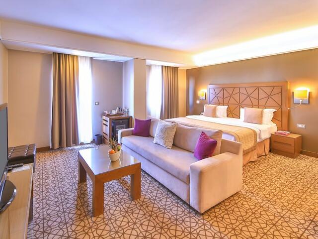 фото Ramada by Wyndham Istanbul Taksim (ex. Ramada Istanbul Taksim; Madison) изображение №6