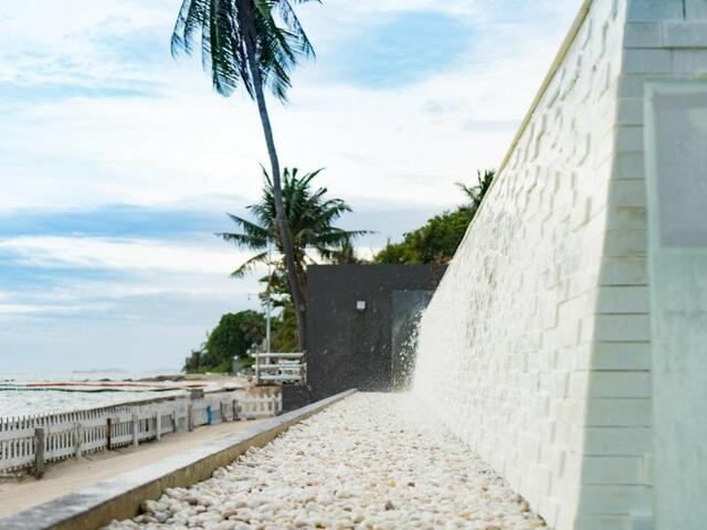 фотографии отеля Beachfront Pool Access изображение №3