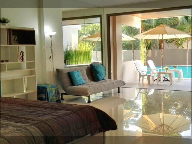 фото отеля Beachfront Pool Access изображение №1