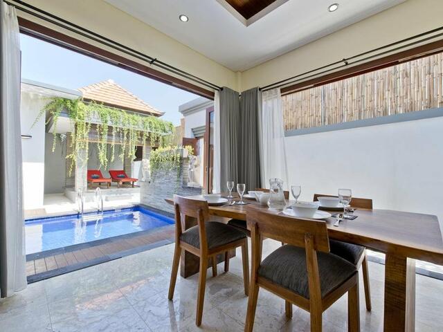 фото XXL Seminyak Sunset Boutique Villa изображение №30