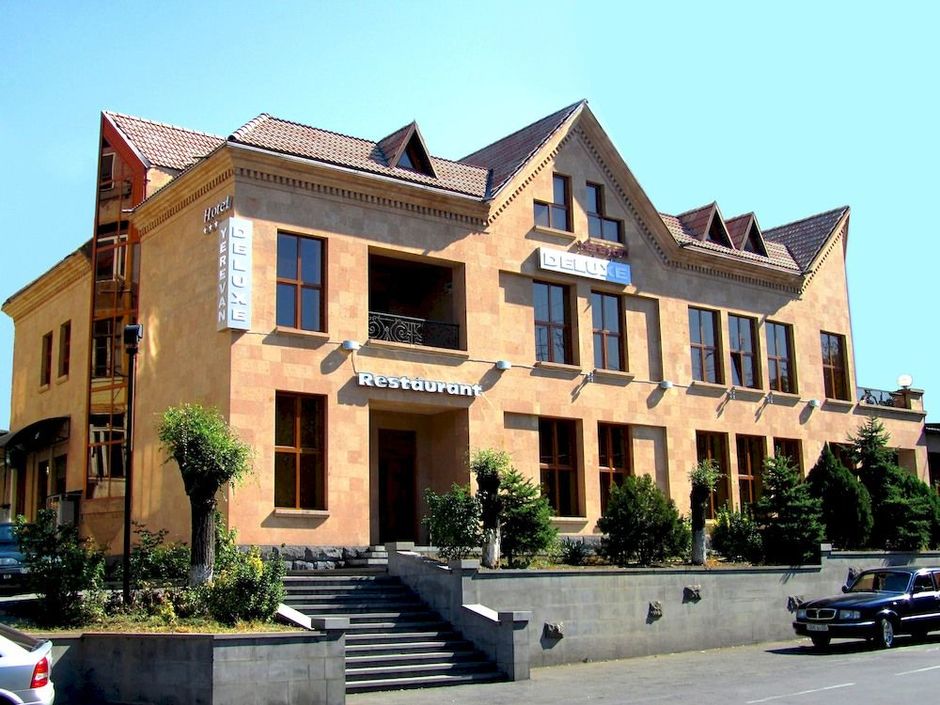 Хотел ереван. Deluxe Hotel Ереван. Отель Двин Ереван. Yerevan Deluxe 3 Армения Ереван. Гостиница Dwin Ереван