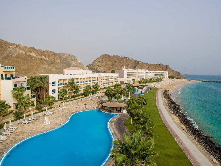 Фуджейра в августе отзывы. Отель Radisson Blu Resort Fujairah 5. Рэдиссон Блю Фуджейра 5. Фуджейра Рэдиссон Блю Фуджейра. Radisson Blu Resort ОАЭ, Фуджейра.