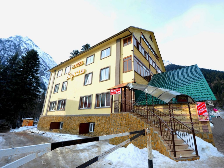 Пихтовый мыс домбай. Кафе версаль домбай. Отель версаль домбай. Отель версаль домбай. Домбай версаль.