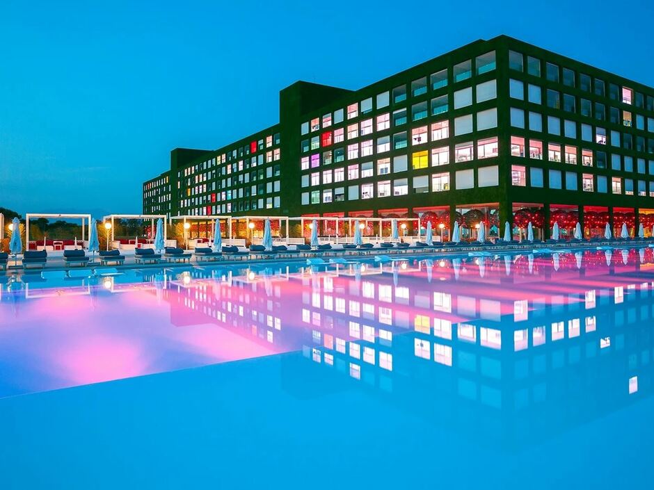 Песчаный пляж отеля Mövenpick Resort на острове Фукуок