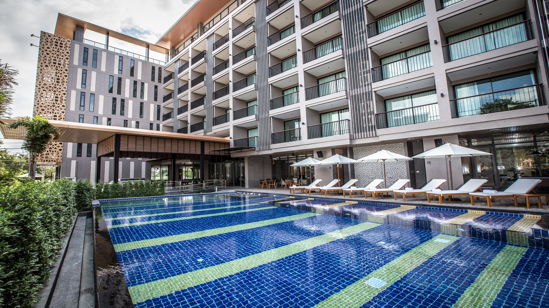 Golden tulip pattaya beach resort. Северная Паттайя отели.