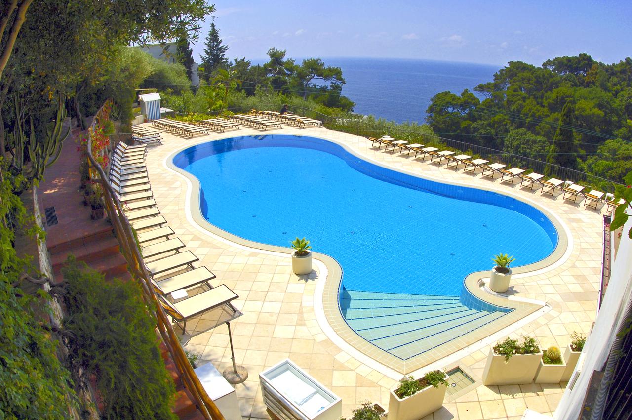 Capri tiberio palace. Kamala beach inn 3*. Капри отели 5 звезд. Hotel la vega. La vega resort 2*.