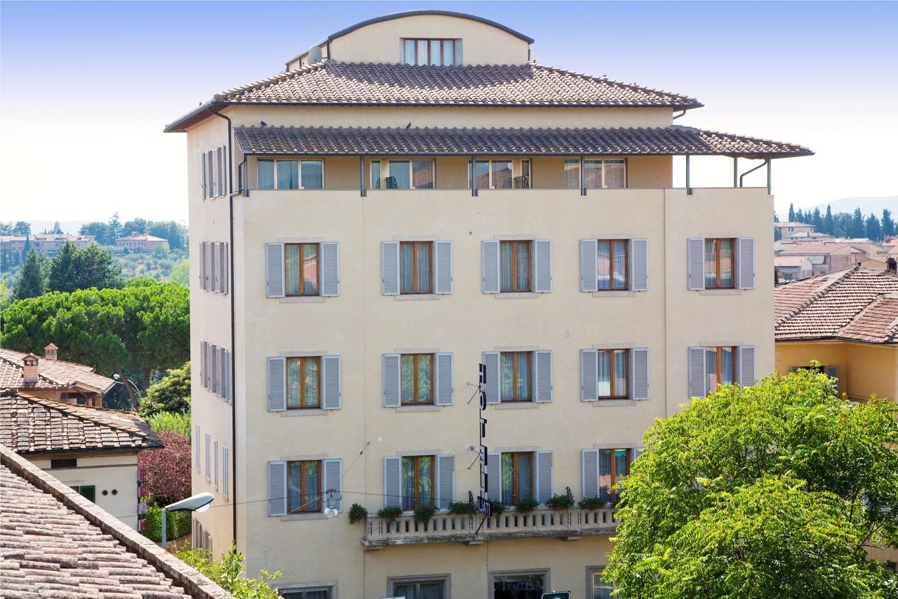 3 италия. Hotel built Italy.