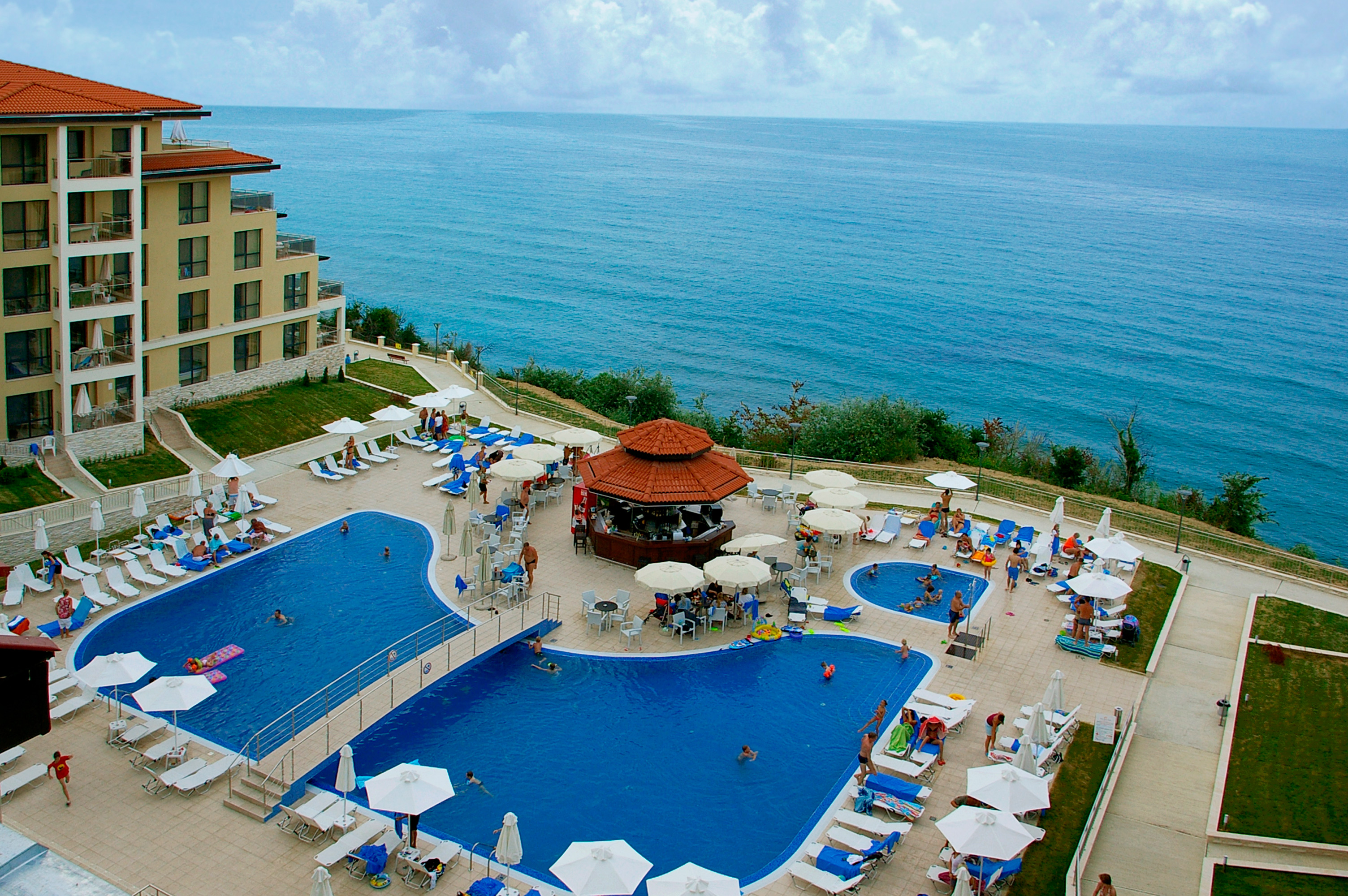 Вилла арфа парк сочи. Отели на первой линии черного моря. Отели на первой линии черного моря. Бяла бич резорт болгария. Добра вода (dobra voda).