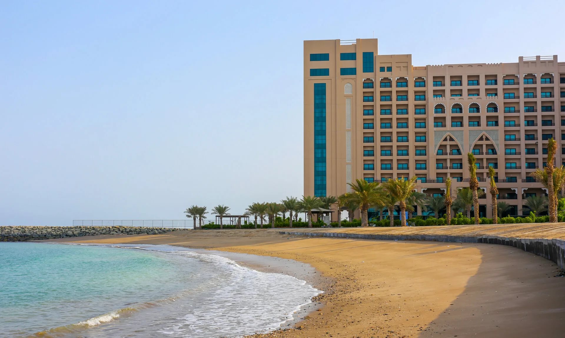 Аль фуджейра отели. Аль Бахар Фуджейра. Аль Бахар отель Резорт Фуджейра. Al Bahar Hotel Resort 5 Фуджейра. Блю Даймонд эмираты.