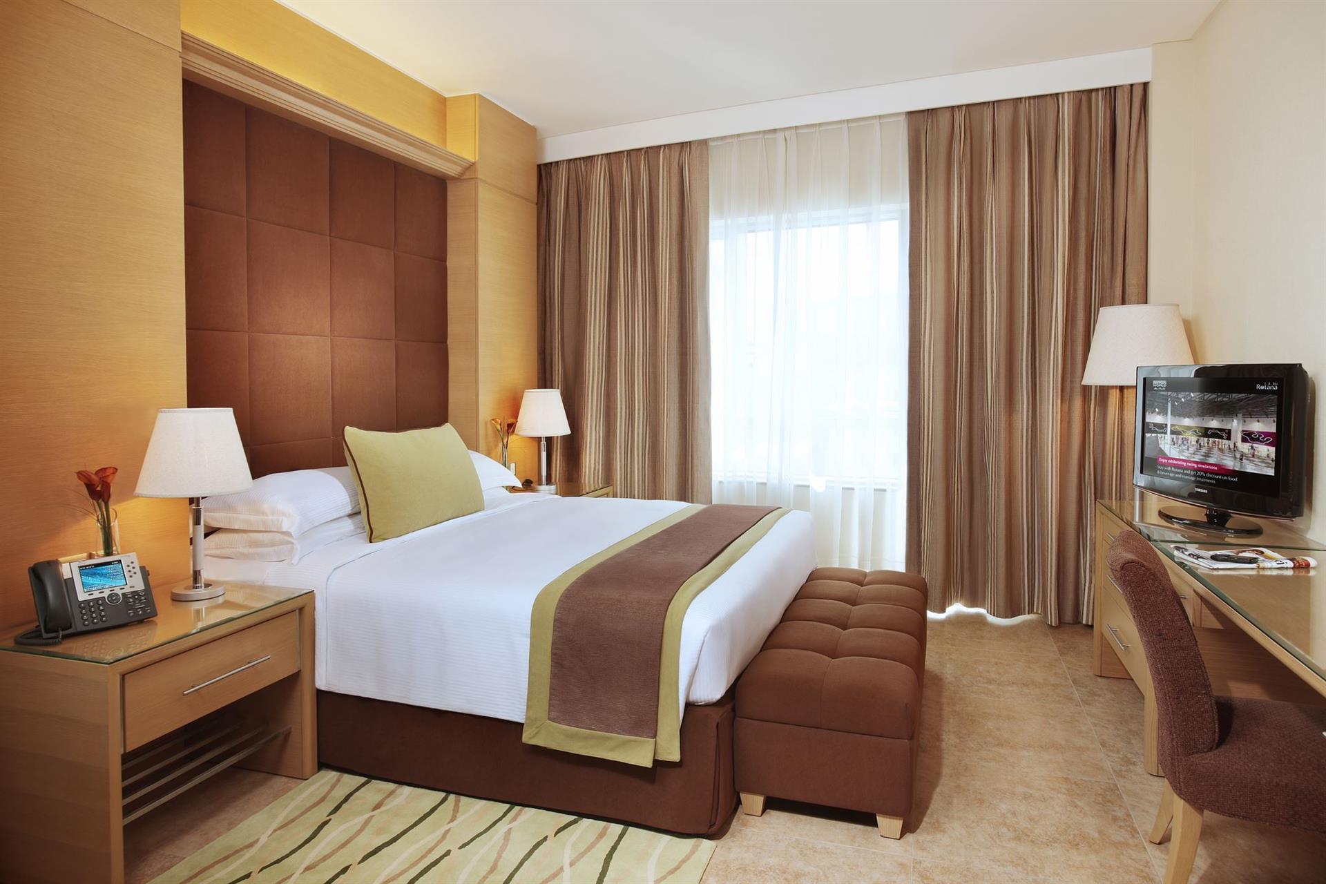 Nour arjaan by rotana. Фуджейра one Bedroom Suite. Novotel Fujairah 4 Фуджейра. Ротана Фуджейра отель. Кровать для младенцев в отеле в Arjaan by Rotana.