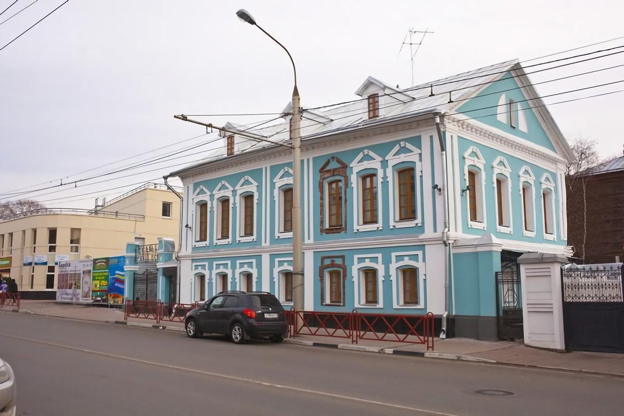 Улица большая октябрьская ярославль. Усадьба 18 век Ярославль. Отель усадьба 18 век Ярославль. Усадьба Ярославль большая Октябрьская 49. Ярославль улица большая Октябрьская.