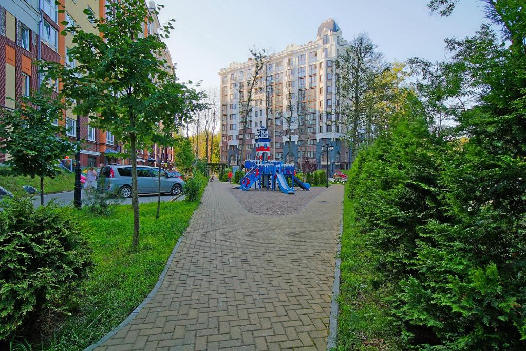 Московская 74 фото. Сквер Готтшед Калининград. Сквер 70 летия Калининградской области. Крымский 2 Калининград. 10 Район Зеленоградаа