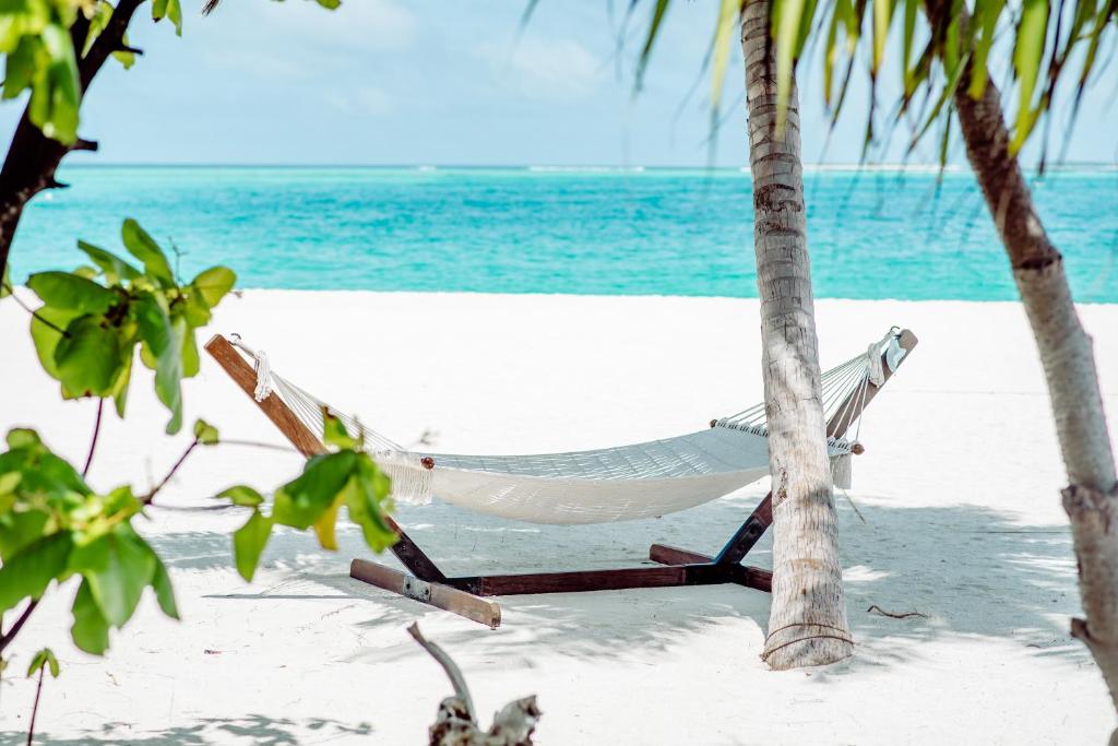 The Standard Huruvalhi Maldives (ex. Capre Diem Beach Resort)