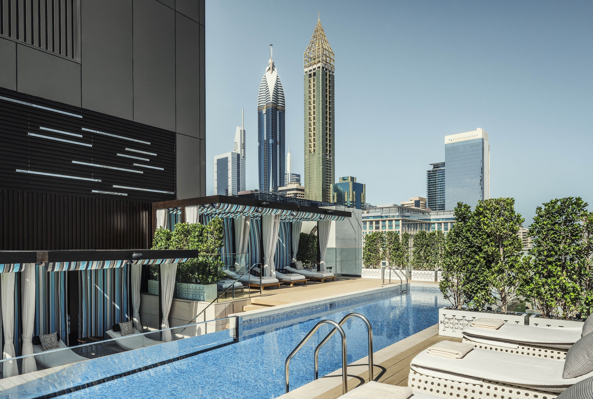 Отели в центре дубая. Отель four Seasons Дубай. Four Seasons Dubai DIFC. Финансовый центр Дубай. Район DIFC Дубай.