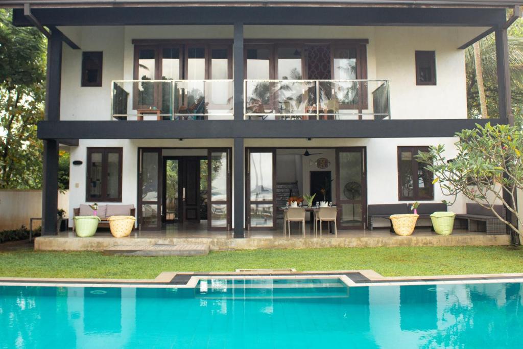 Parangi Weligama Bay