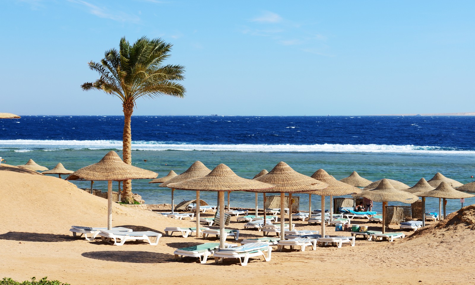 Египет апрель на двоих. Zouara 3 Шарм Эль Шейх. Hostmark Египет Шарм-Эль-Шейх. Пляжи Шарм Эль шейха.