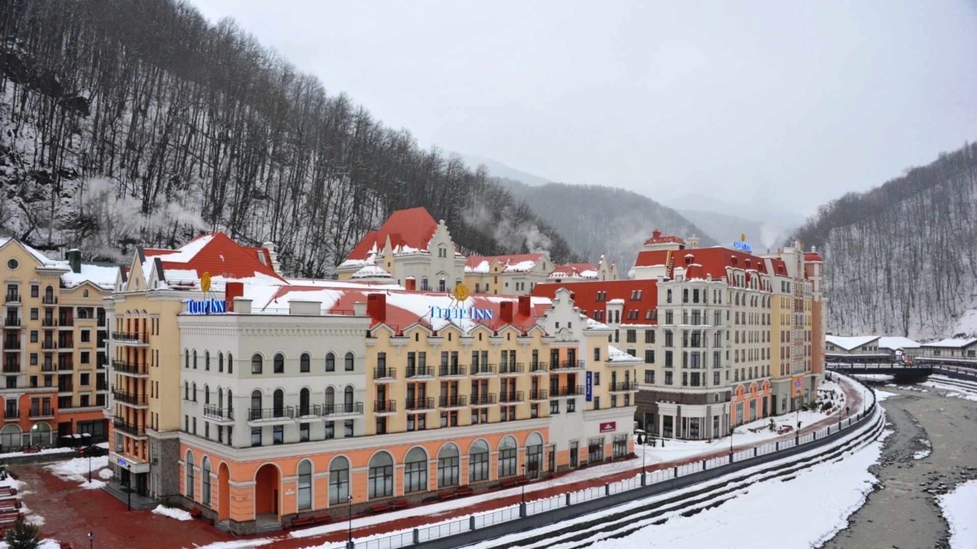 Отель tulip inn. Tulip Inn Rosa Khutor 3 красная Поляна.