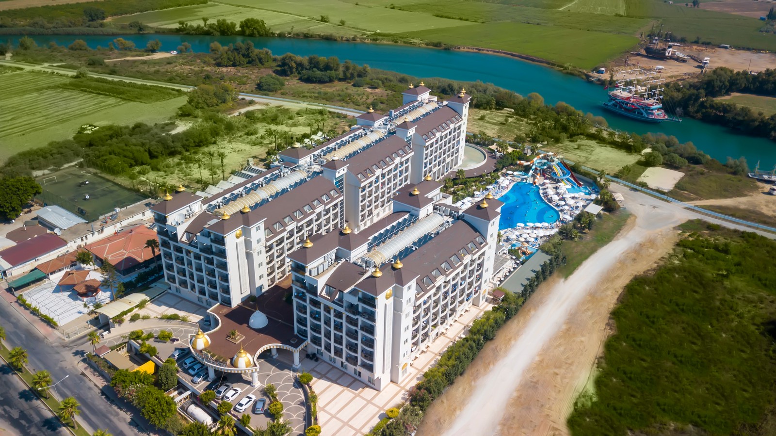 LRS Lake & River Side Hotel & Spa
