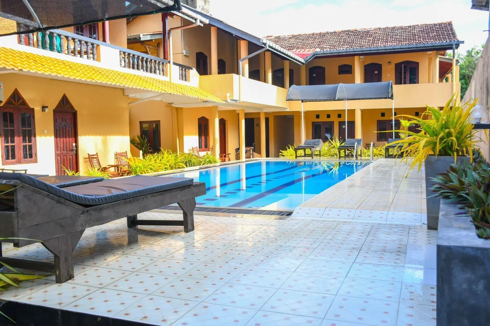 Drifters Hotel & Beach Restaurant
