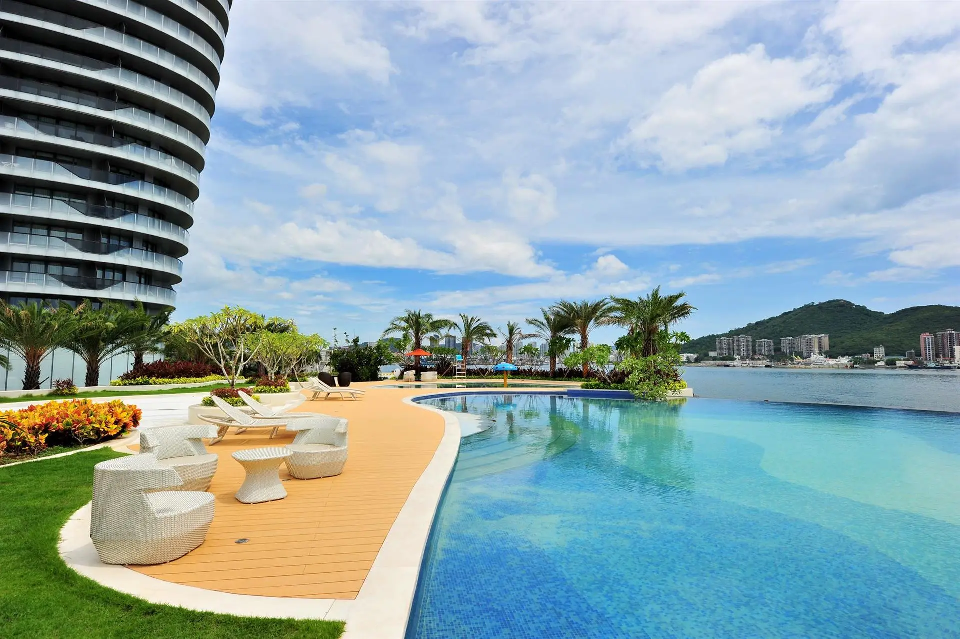 Phoenix Island Resort