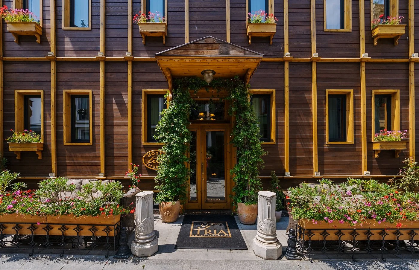 Tria